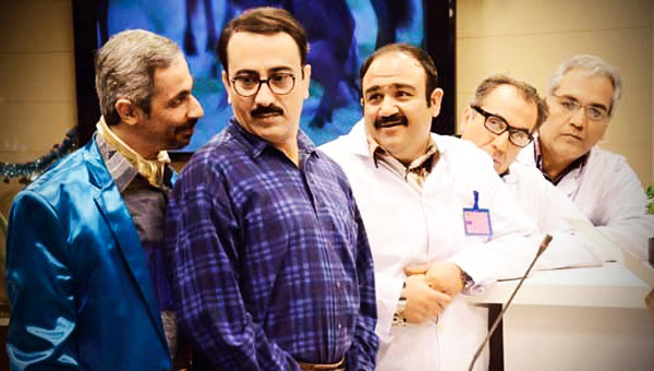 اولین بیمار بیمارستان در حاشیه کنار دکترها و کنگر زهتاب